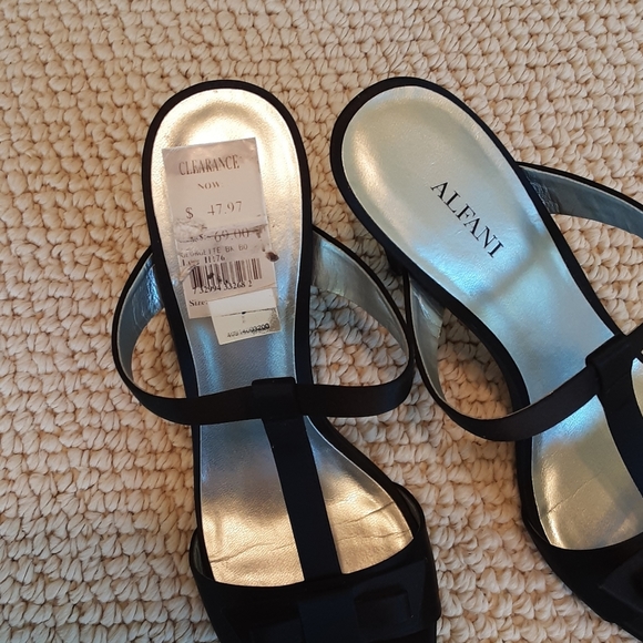 NWT Satin Dress Heels by Alfani, Size 7 - Picture 6 of 6